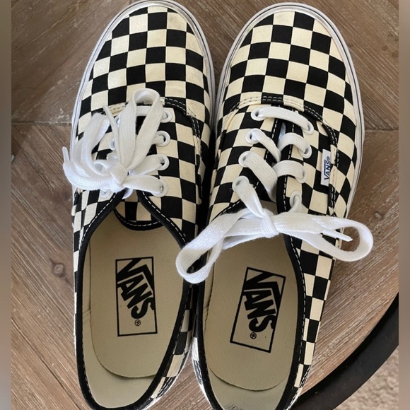 Checkered vans, worn once, not my style anymore - Picture 2 of 3